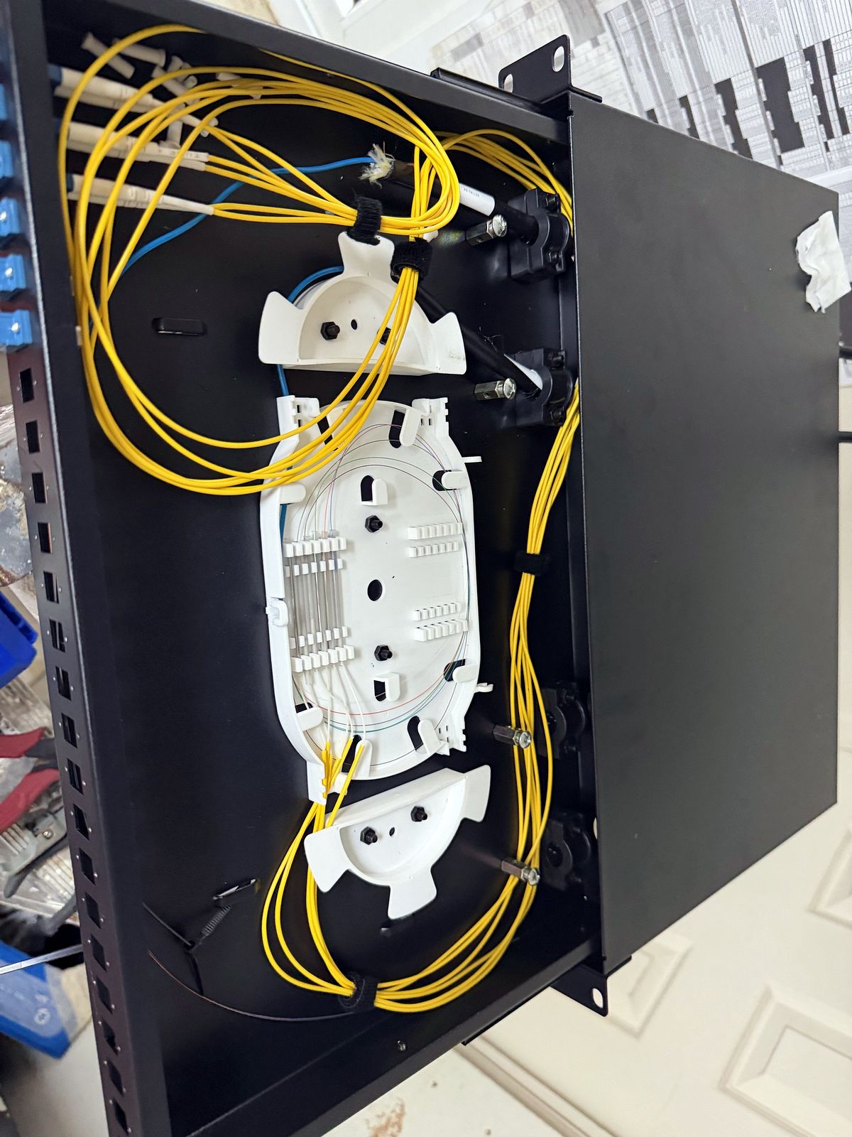 Bandeja de empalme de fibra óptica monomodo OS2 con pigtails en ODF de rack